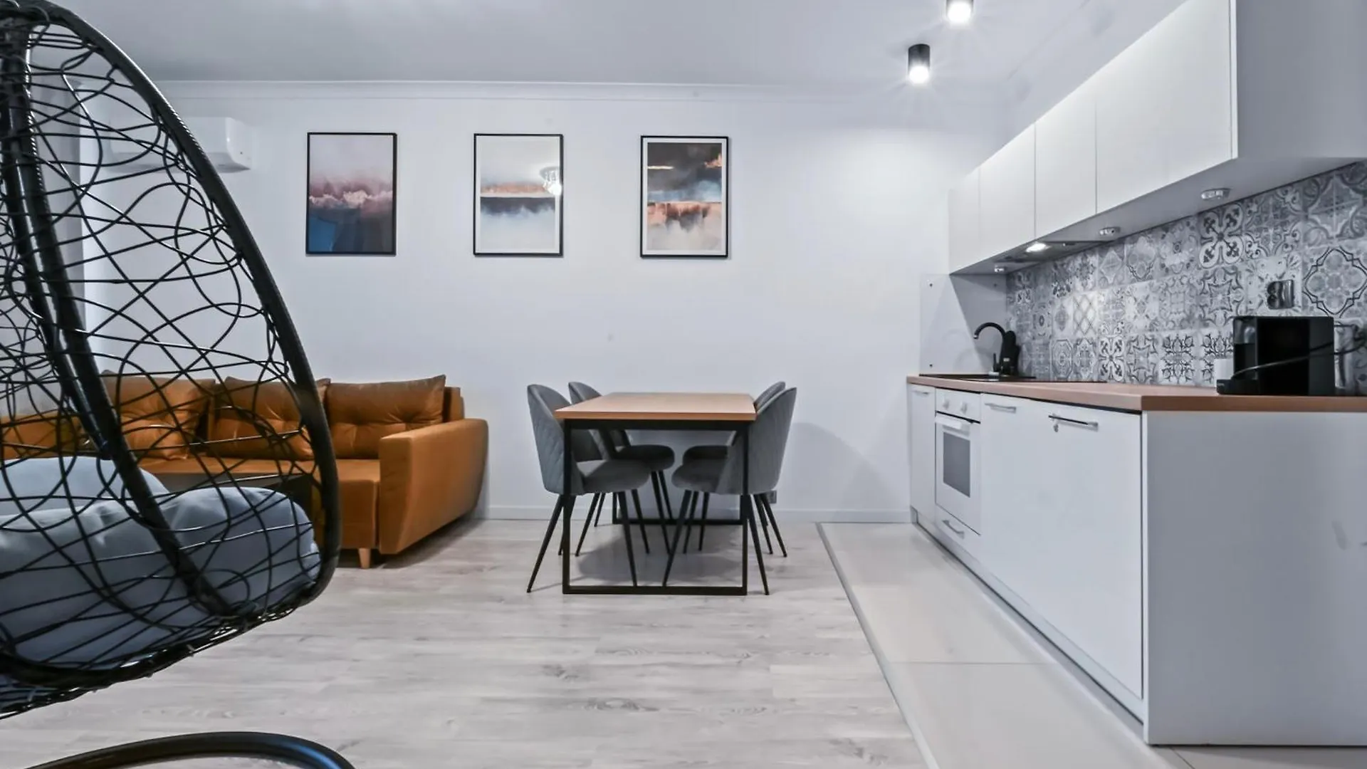Rentplanet - Apartament Muranow Warsaw 0*,  Poland